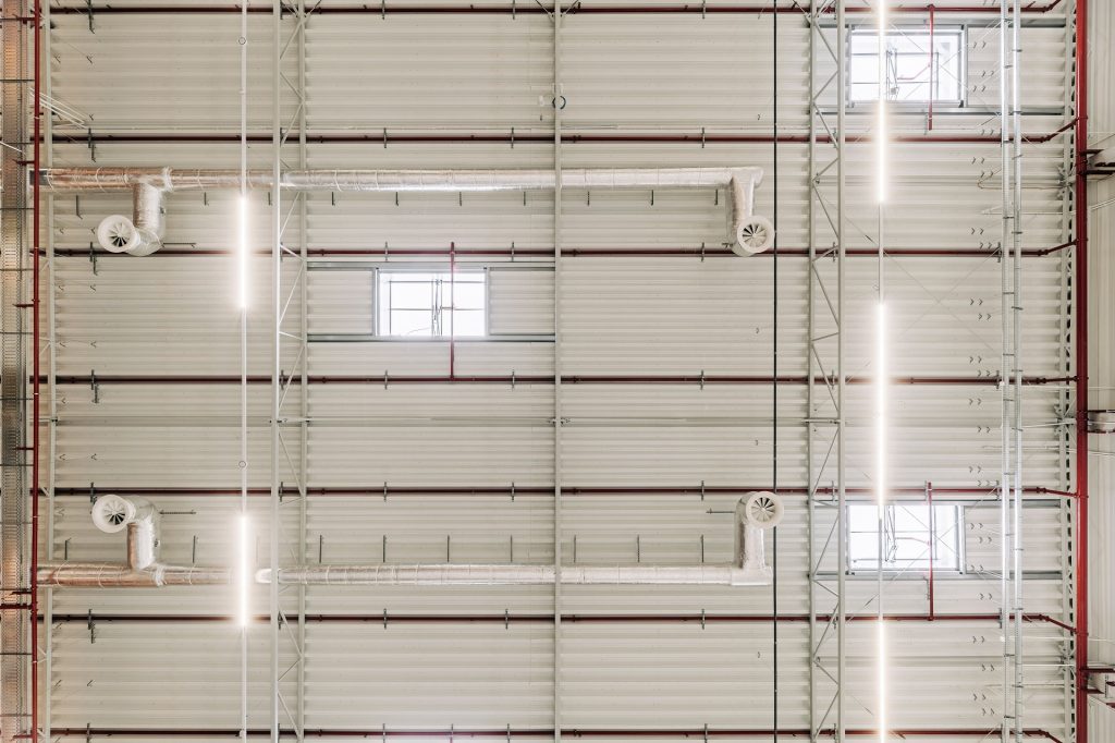 Ogrzewanie hali produkcyjnej - sufit