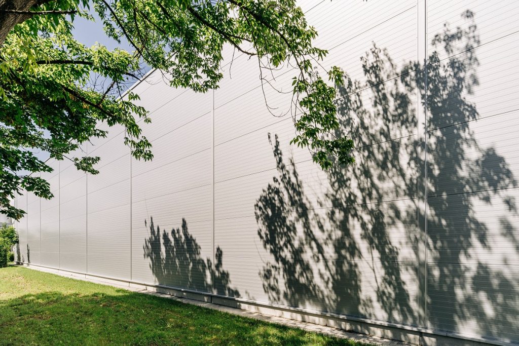 Ściana hali stalowej