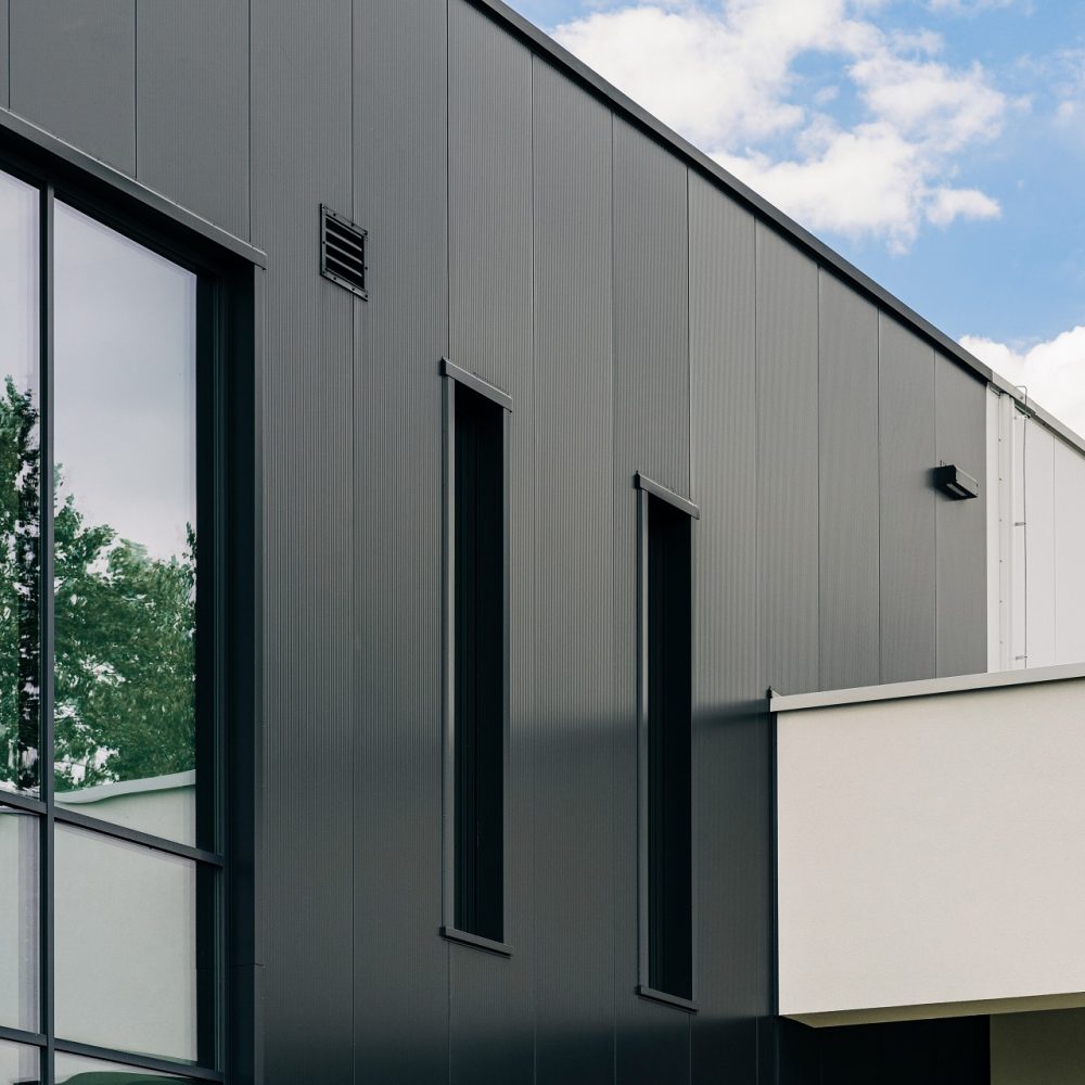 Ściany i obudowa hal stalowych