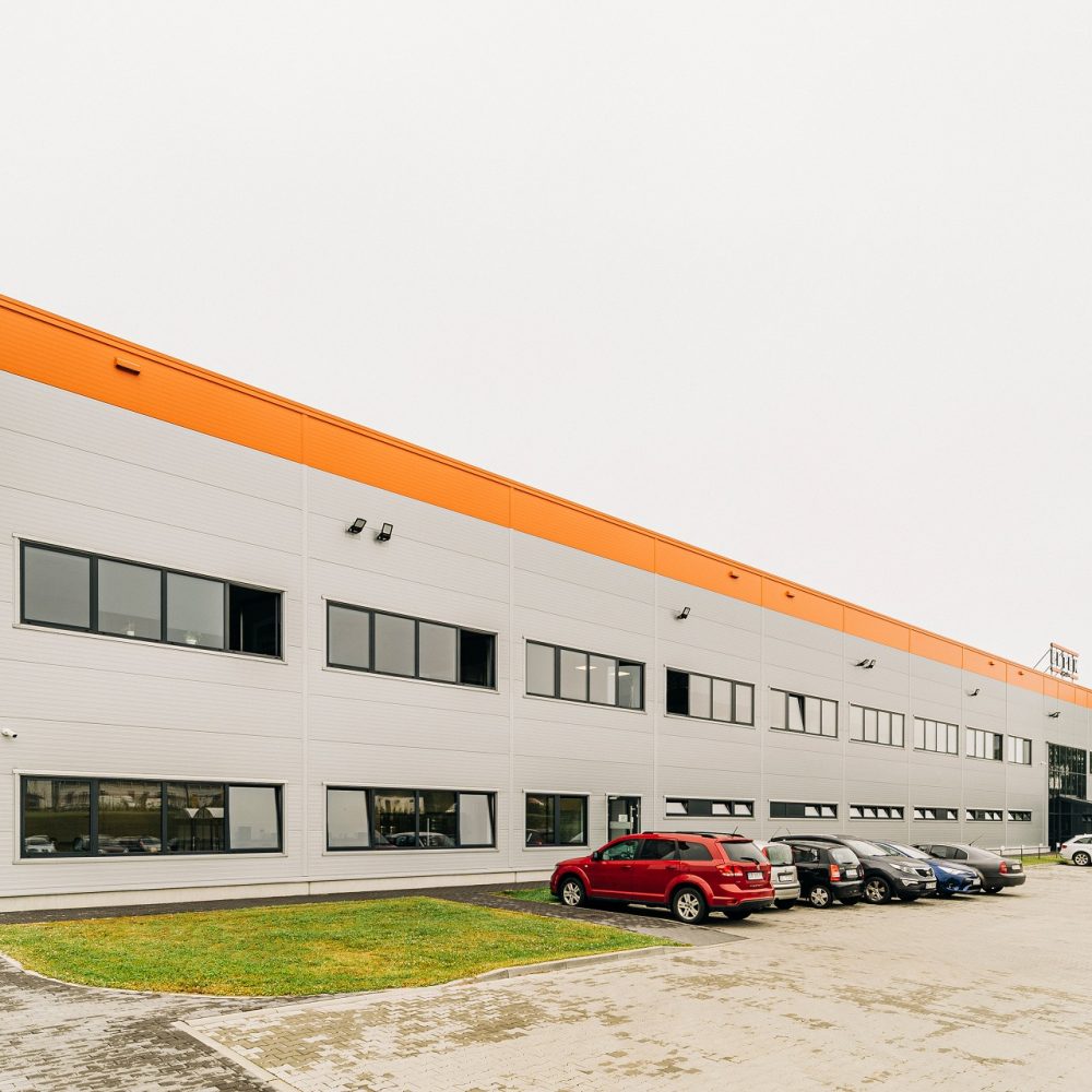 hala magazynowa z biurem